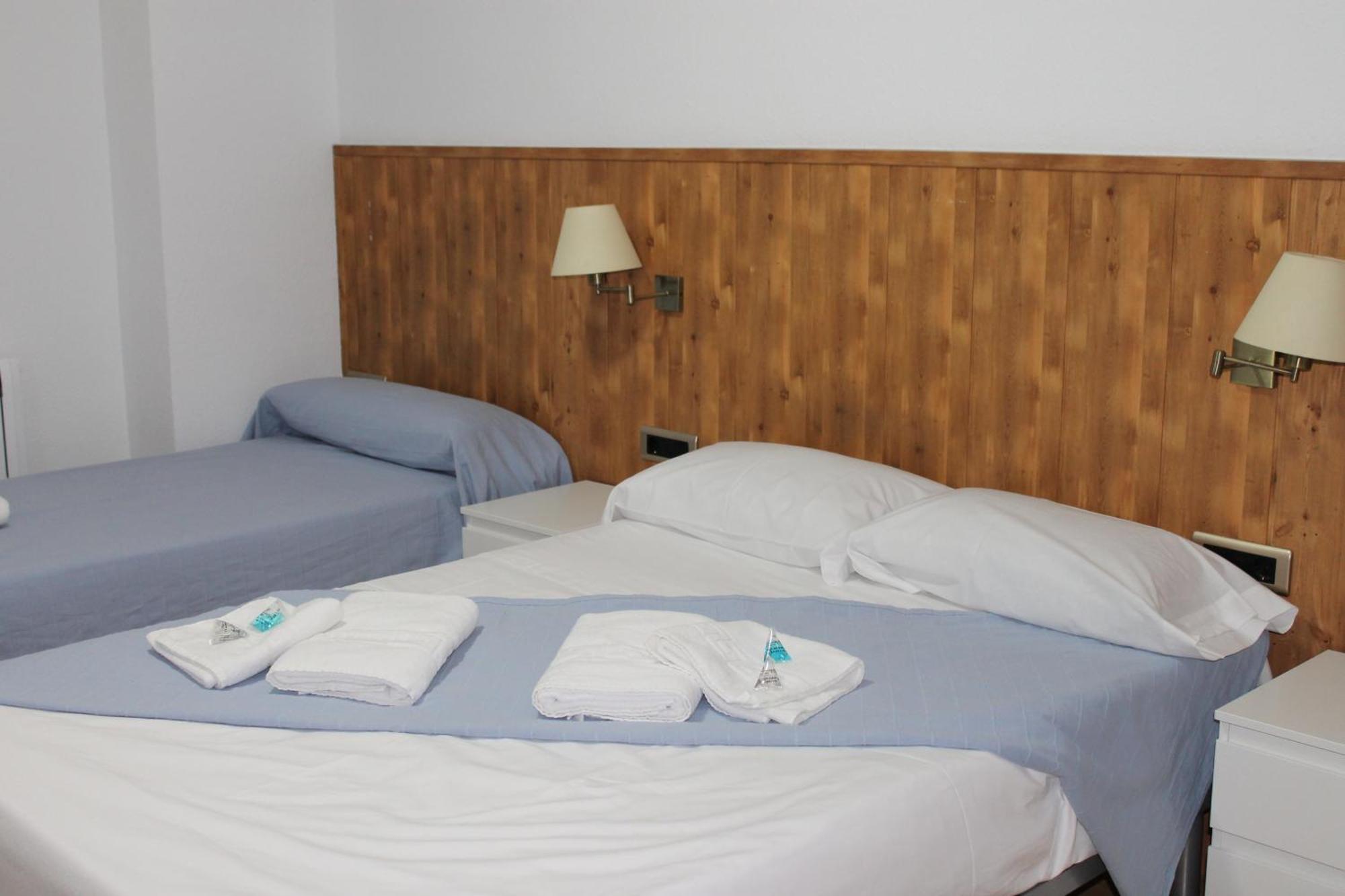 Hostal Amantes De Teruel Quarto foto